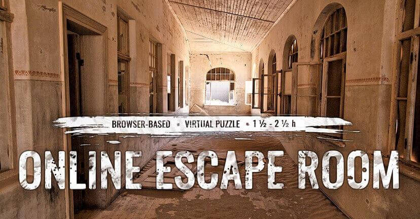 Flur in verkommenem Haus; Hinweis auf browserbasierten Online-Escape-Room mit Dauer von 1,5 bis 2,5 Stunden