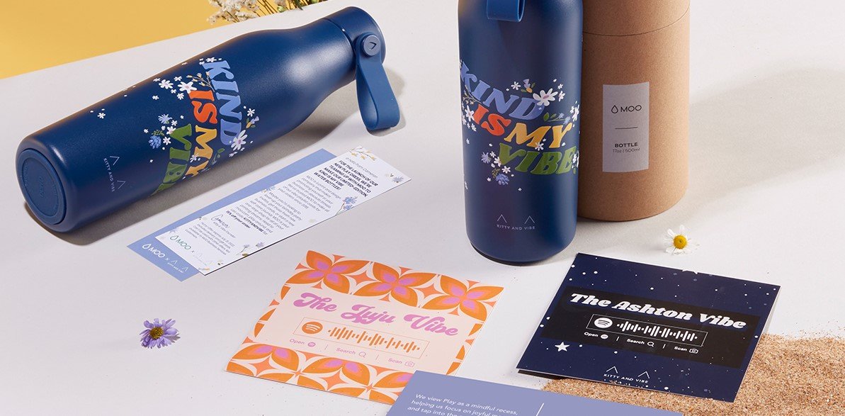 Cartes de visites et bouteilles d&apos;eau personnalisées Moo