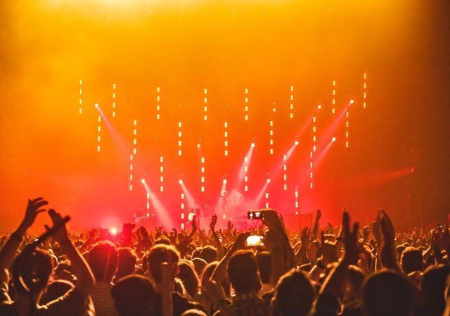 Foule profitant d&apos;un concert