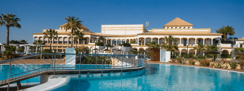 Aussen- und Poolansicht von dem Aldiana Club in Andalusien