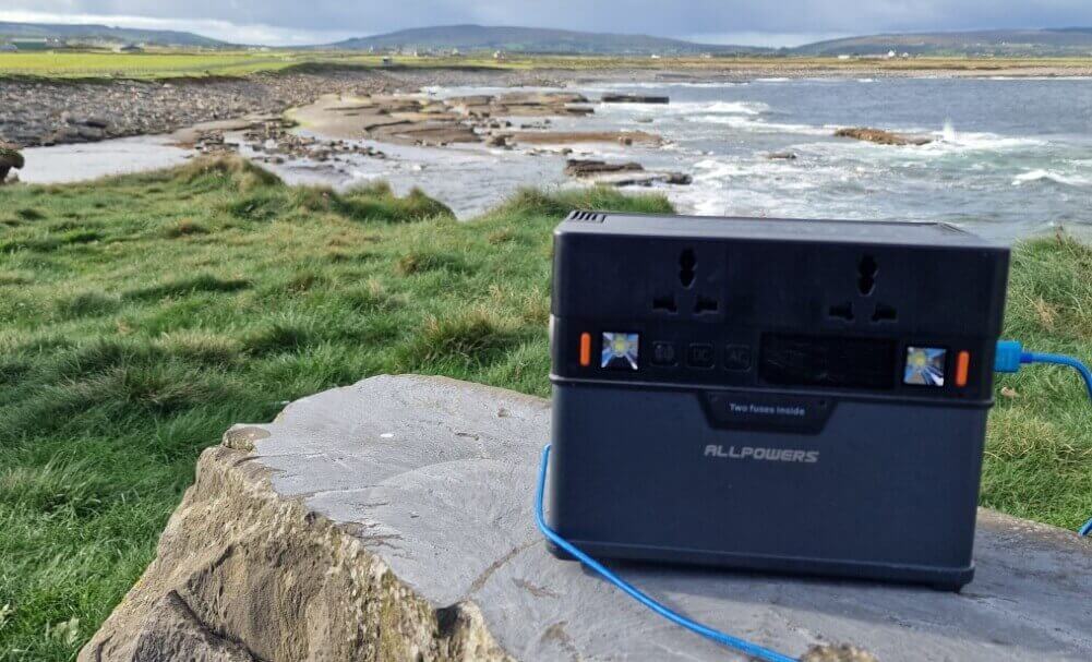 Foto einer Allpowers S300 für unterwegs in der Natur