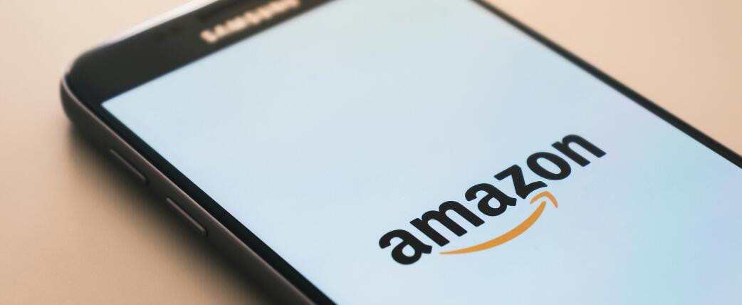 Mobile phone displaying the Amazon logo