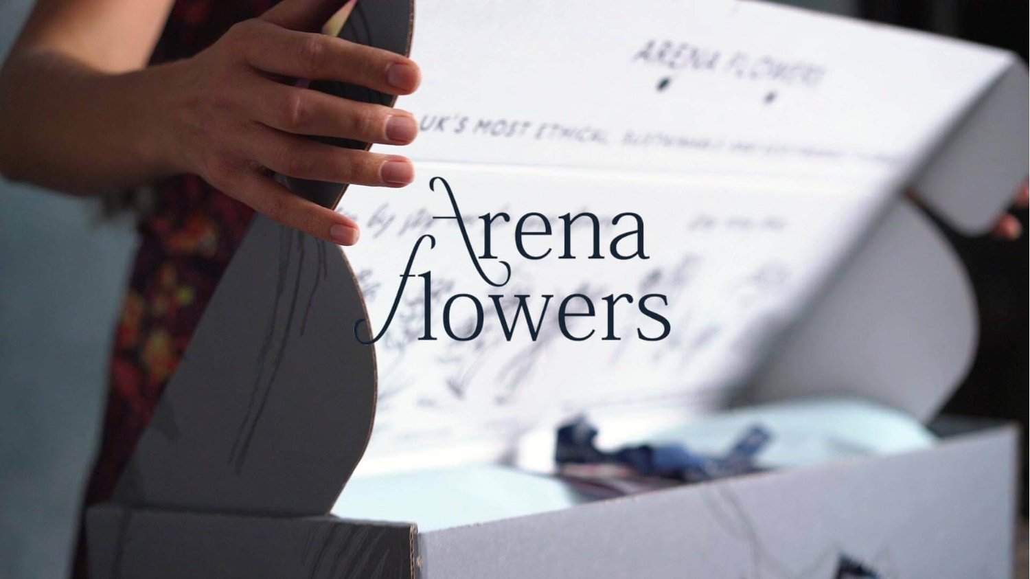 Arena Flowers banner - flowers gift box