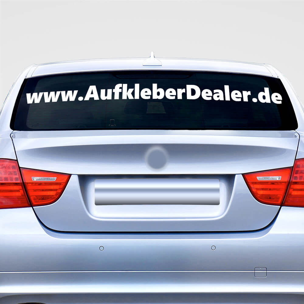 Rückansicht eines Autos mit Beispiel für einen Aufkleberdealer-Autosticker