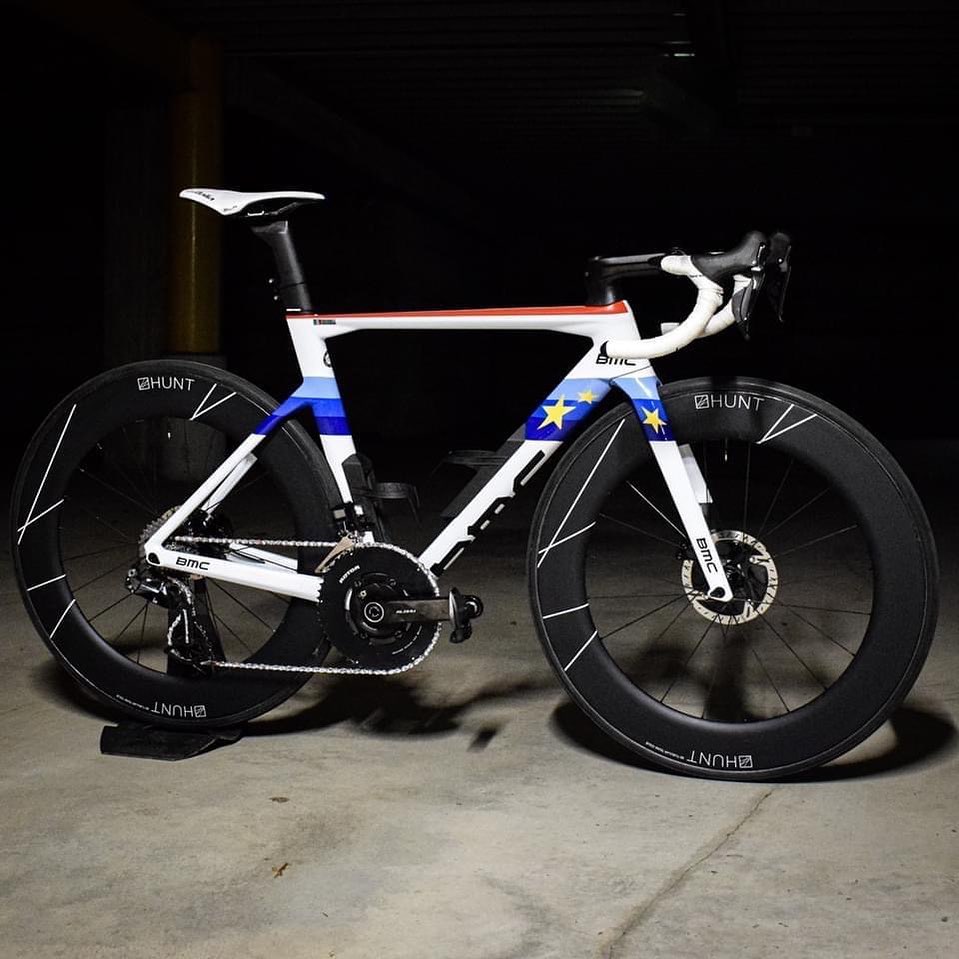 Vélo de course décoré avec des autocollants Lettrage Vélo