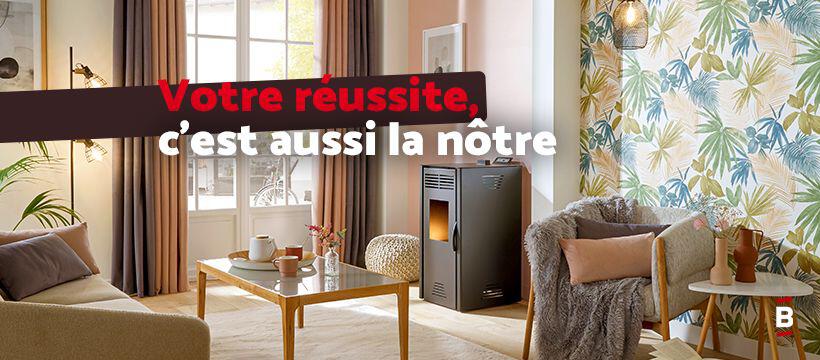 bannière Bricomarché montrant un salon meublé