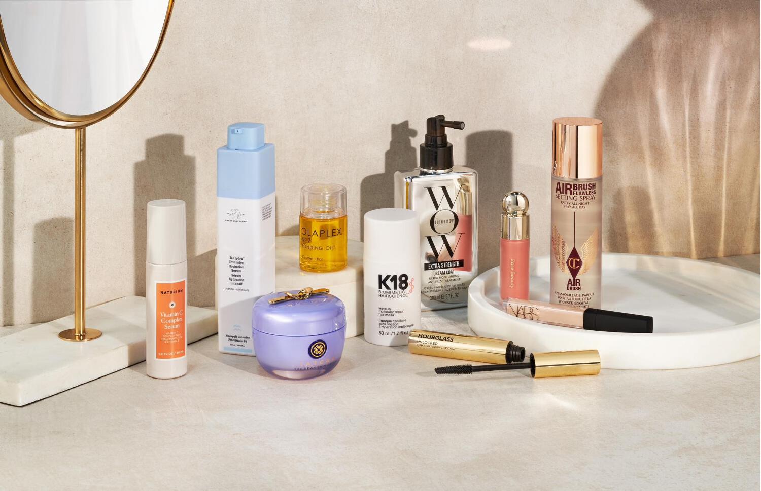 bannière photo Space NK montrant une large gamme de produits de beauté