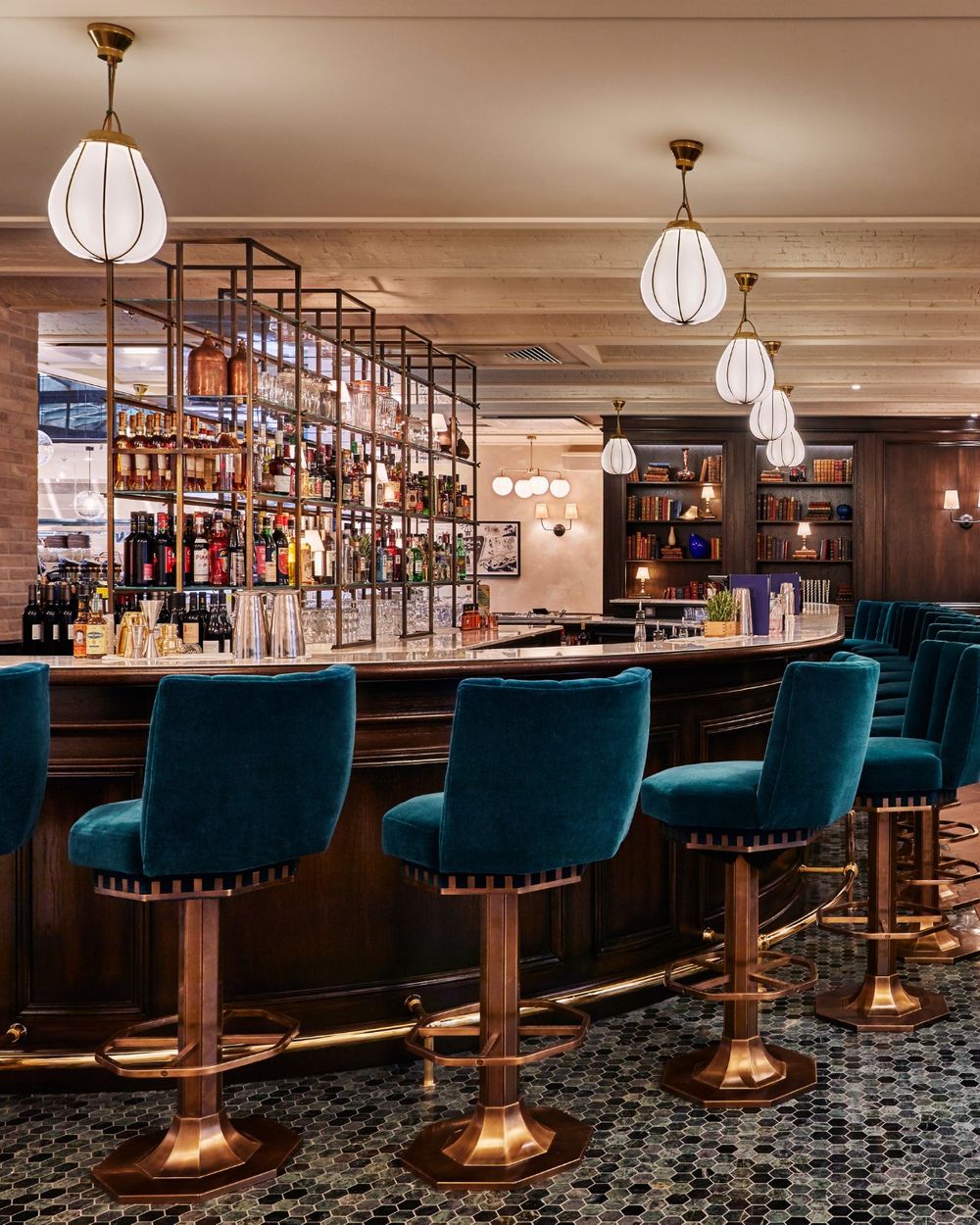 Bar de l&apos;hôtel Hoxton à Paris disponible sur Booking.com