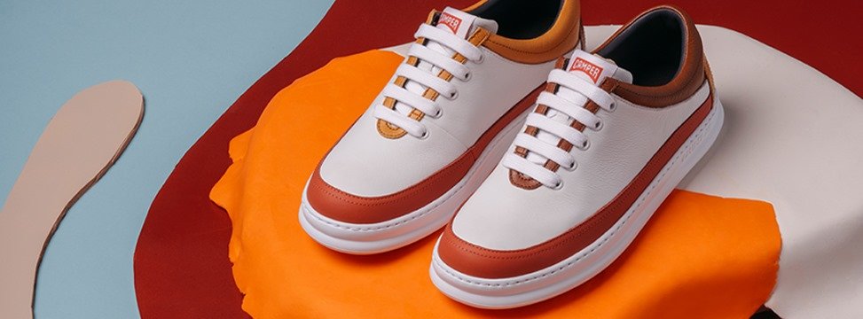 Baskets en cuir orange et blanc Camper