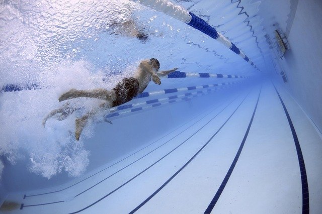 Schwimmer freuen sich über satte Rabatte auf die Preise von Schwimmkleidung und Zubehör