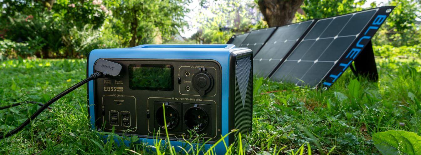 Banner für die Bluetti-Gutscheinseite mit Foto von Solarpanelen und Stromerzeuger