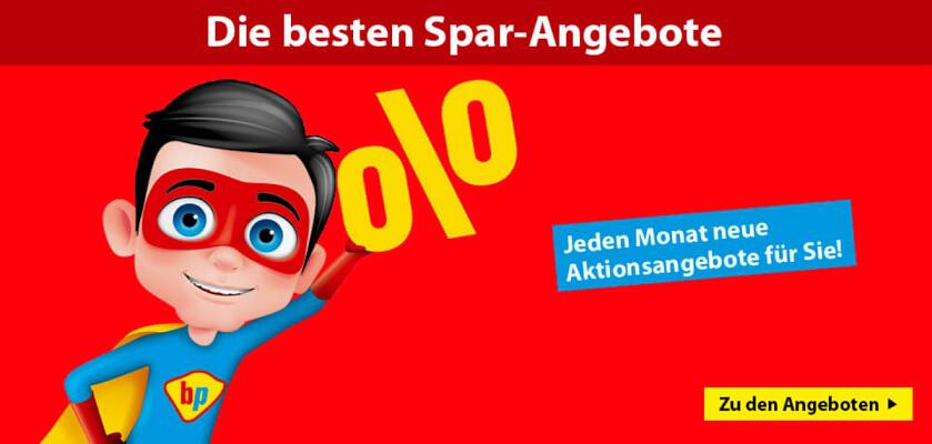 Der büroplus Superheld weist auf die büroplus Sparangebote hin.