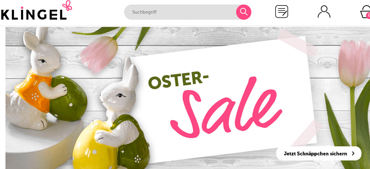 Oster Sale beim Versandhaus Klingel mit zwei Osterhasen-Figuren neben Tulpen