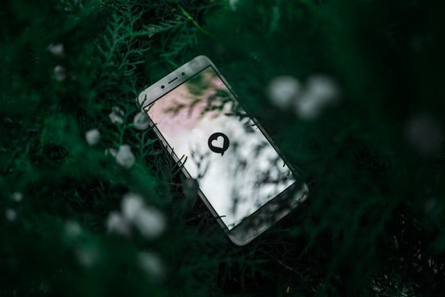 Smartphone avec appli de encontre ouverte
