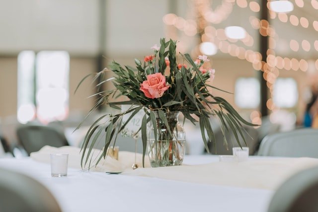 Centre de table fleurs pour mariages baptêmes et événements