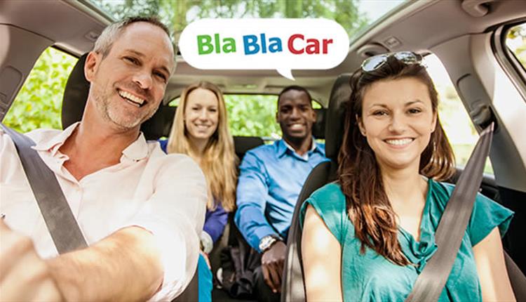 Quatre adultes en covoiturage Blablacar