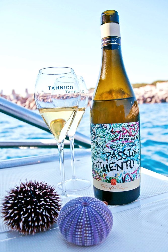 Deux verres et une bouteille de Prosecco Tannico