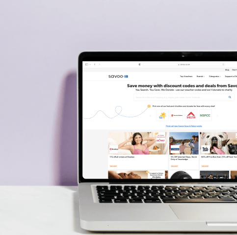 Laptop displaying the Savoo homepage and money-saving discount codes
