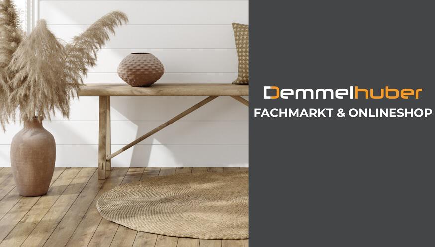 Banner der Demmelhuber Gutscheinseite: Holzboden, Holztisch und Vasen aus dem Demmelhuber Sortiment