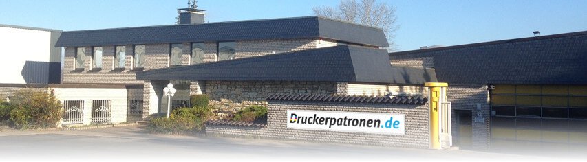 Banner für die Druckerpatronen.de-Gutscheinseite mit Foto eines Gebäudes und Firmenschild
