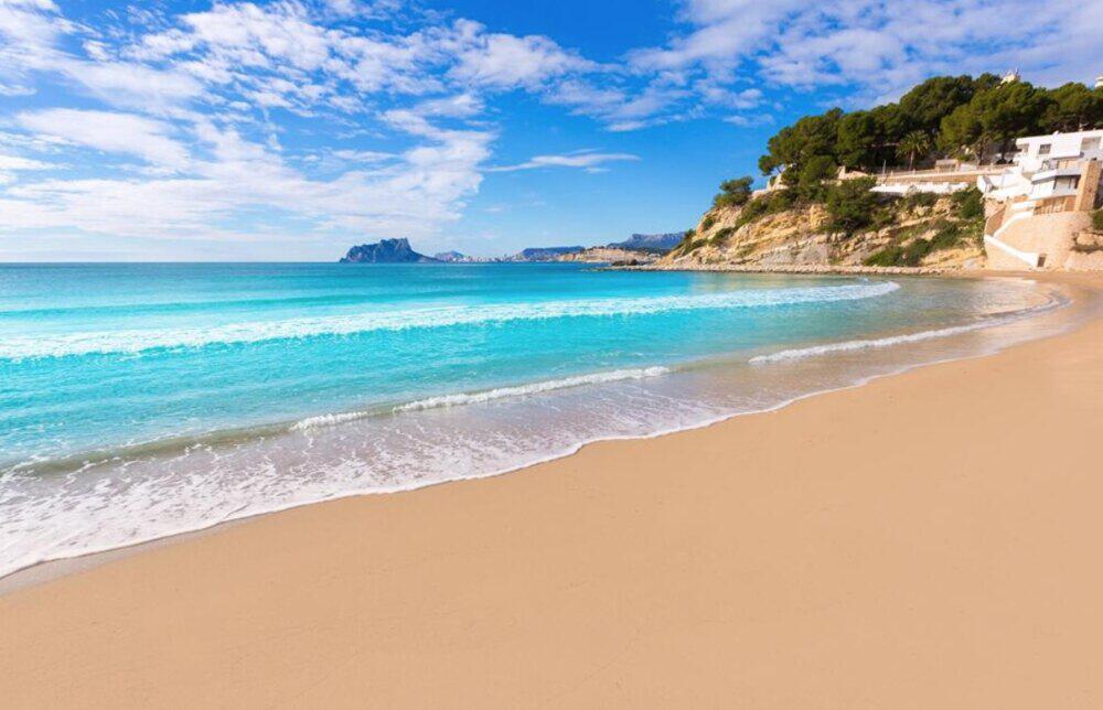 Sandstrand an einer easyJet Holidays Urlaubsdestination