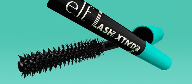 elf Cosmetics Mascara der Linie Lash Xtender vor grünem Grund
