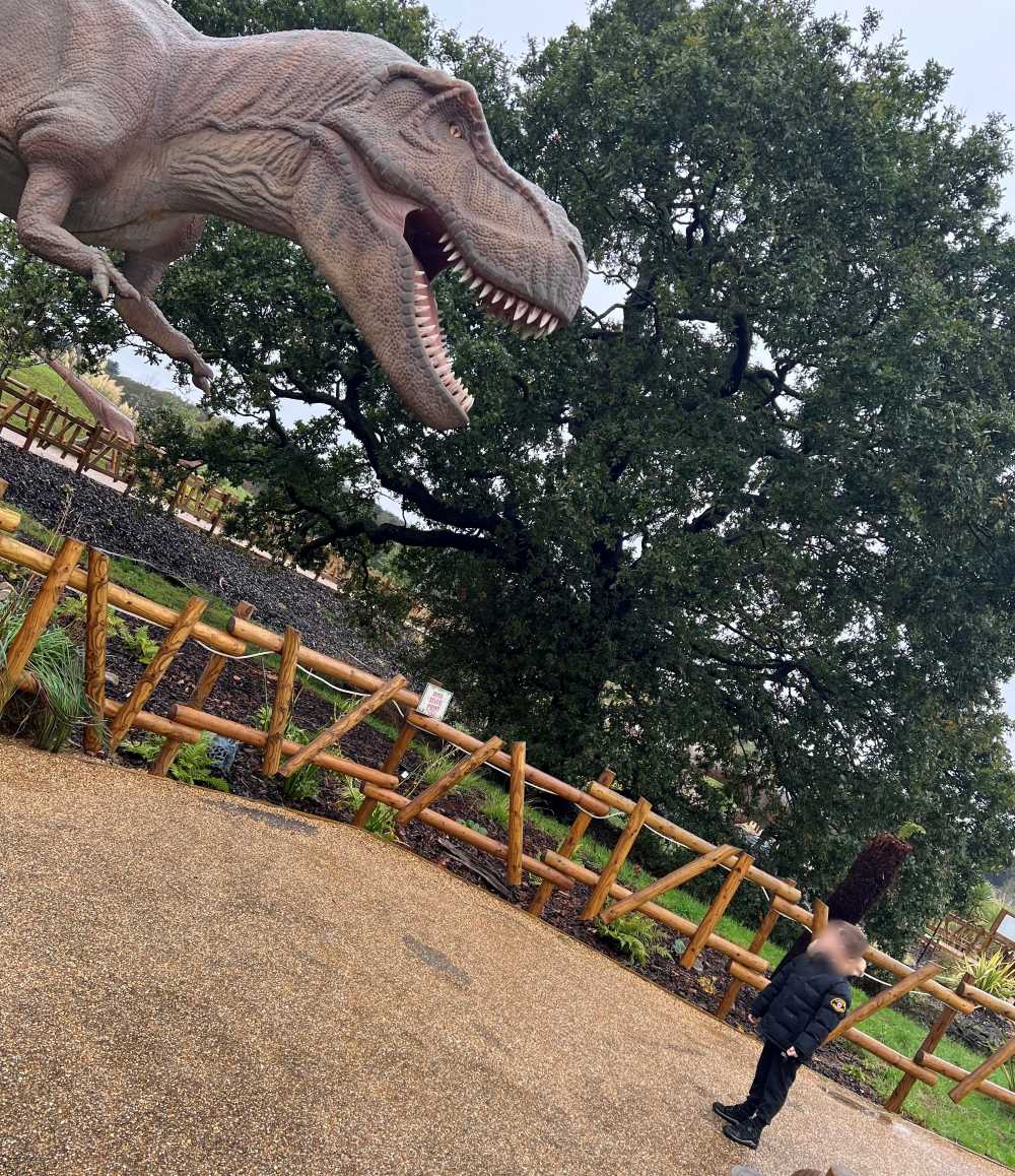 Savoo kids days out expert Emily and her son at dinosaur park