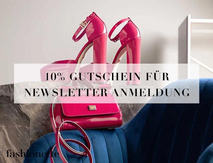 Rote Dolce und Gabbana Schuhe mit einer roten Handtasche auf einem blauen Sessel mit Hinweis auf den 10 % fashionette Newsletter Gutschein