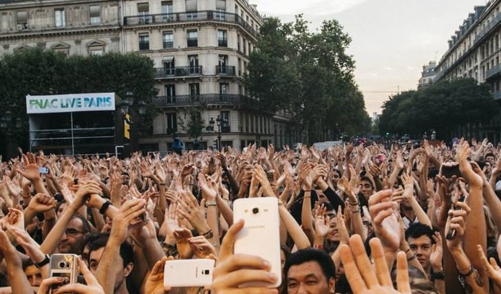 Foule de concert au festival Fnac live Paris