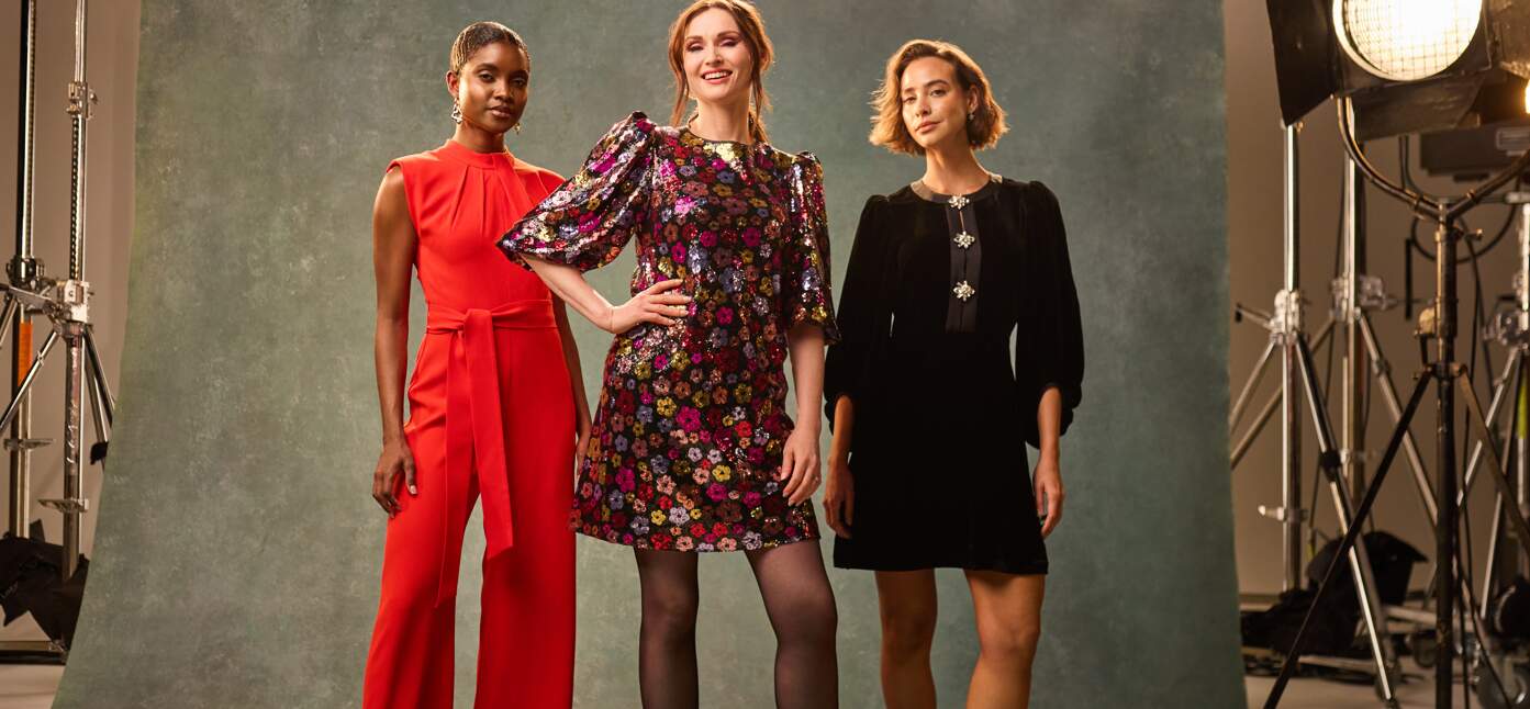Freeman deals page banner - 3 woman in partwear during a photoshoot. Sophie Ellis-Baxtor is the the middle