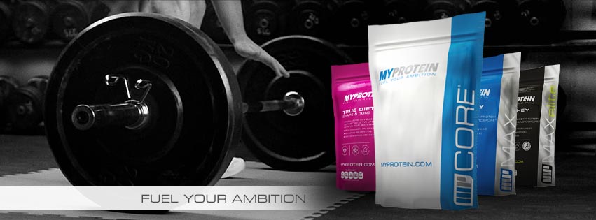 Gamme de protéines alimentaires Core Myprotein avec halthère noire à côté
