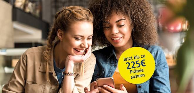 zwei Freundinnen auf GASAG Banner für bis zu 225 Euro Prämie für Freundschaftswerbung