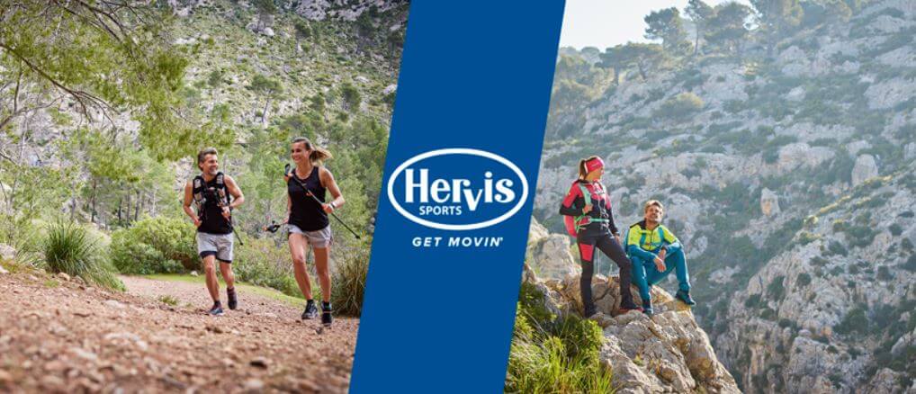 Wandernde Personen in den Bergen als Banner der Seite für Hervis Gutscheine