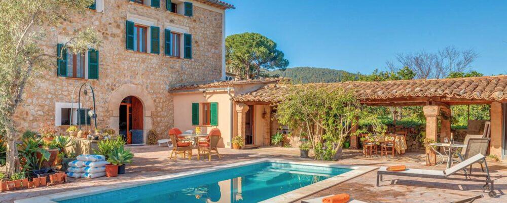 Ein Holidu Ferienhaus mit Pool