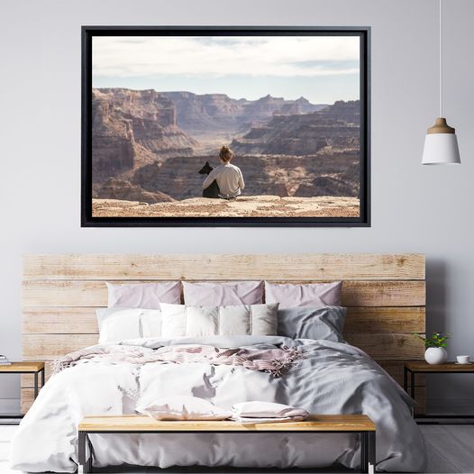 grand poster photo au-dessus d&apos;un lit