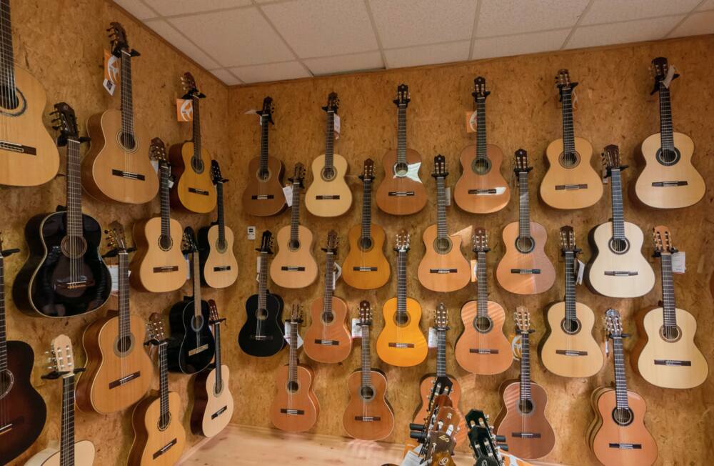Akustische Gitarren im Kirstein Showroom
