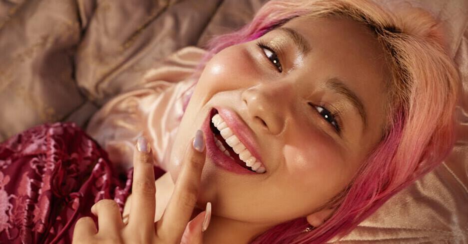 Laser Clinics offers page banner featuring a glamorous smiling