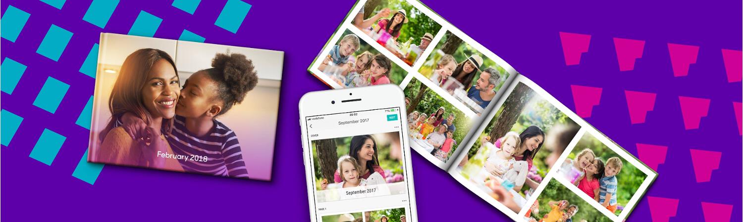 Exemples de livres photo Popsa réalisé depuis l’application mobile sur un fond violet