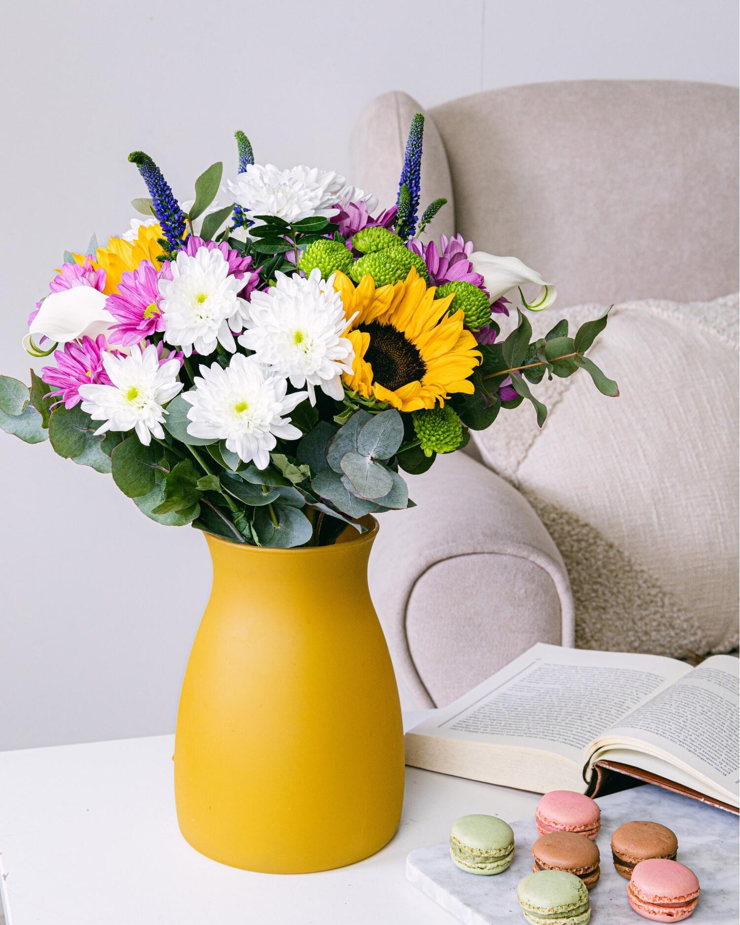 Macarons et bouquet de fleurs FloraQueen