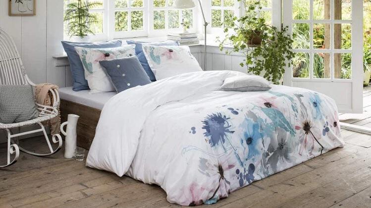 Schlafzimmer mit Magita Bettwäsche