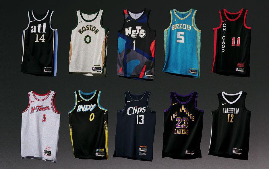 Maillots de différentes équipes de basket disponibles chez Fanatics