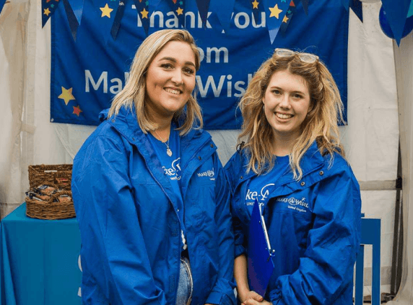 Image of 2 people fundraising at an event
