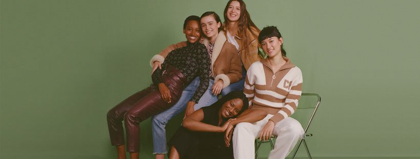 Mannequins Claudie Pierlot sur un fond vert