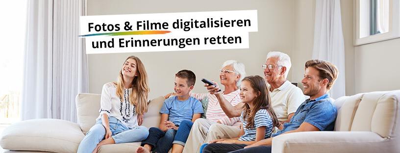 Banner der MEDIAFIX Gutscheinseite: Familie samt Großeltern sitzt auf Sofa und deutet mit Fernbedienung auf einen Punkt außerhalb des Bilds