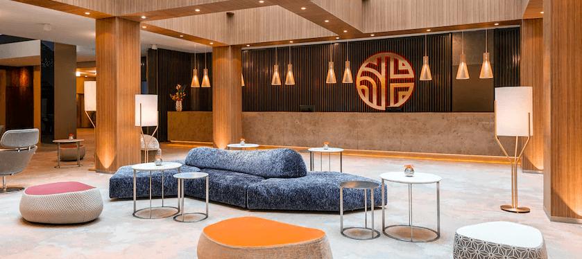 Das Foyer des NH Hotels in Berlin Checkpoint Charlie
