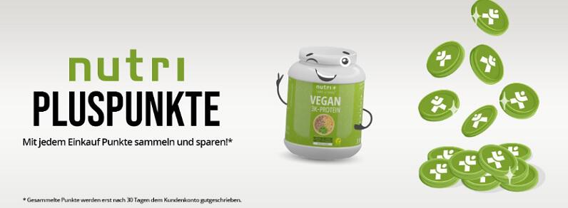 eine Dose Nutri 3k Protein zwinkert neben einem Regen von Nutri-Plus Pluspunkten mit dem Hinweis auf das Sammeln der Nutri-Pluspunkte bei jedem Einkauf