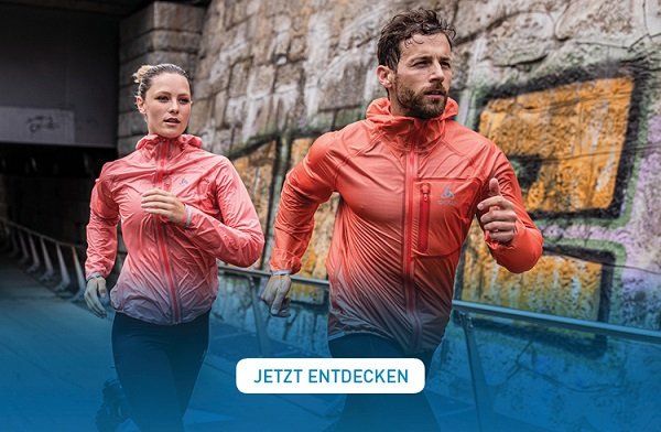 Zwei laufende Menschen in Odlo-Sportbekleidung