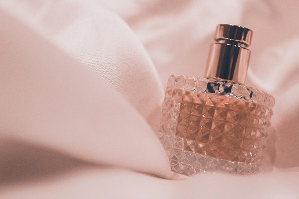 Rosa Parfumflasche
