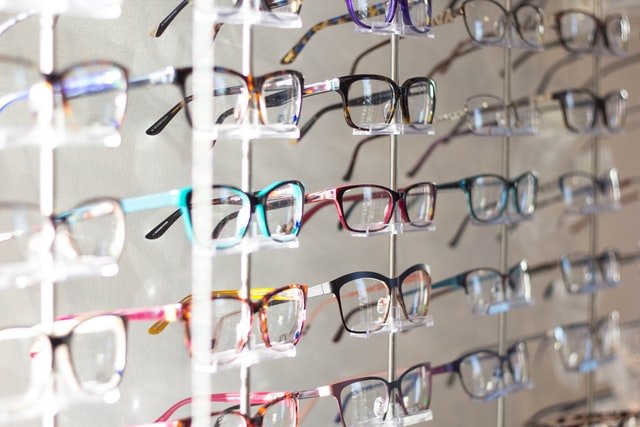 Présentoir chez les opticiens