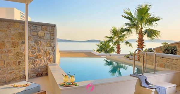 Piscine d&apos;hôtel Prestigia